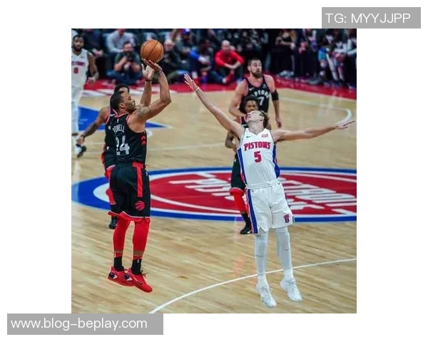 诺曼鲍威尔表现平平却依然收获双十数据球队轻松取胜